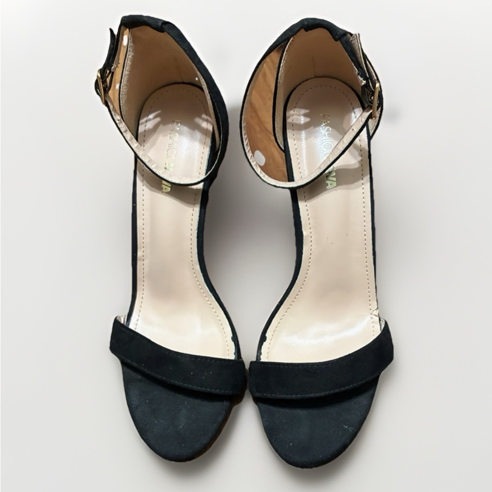 Woman”s Fashion Nova black open toe heels size 81/2 EUC